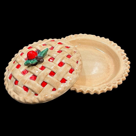 Vintage 1980s Cherry Pie Tart Keeper Unique Pottery Art Covered Dish Platter - Picture 2 of 10